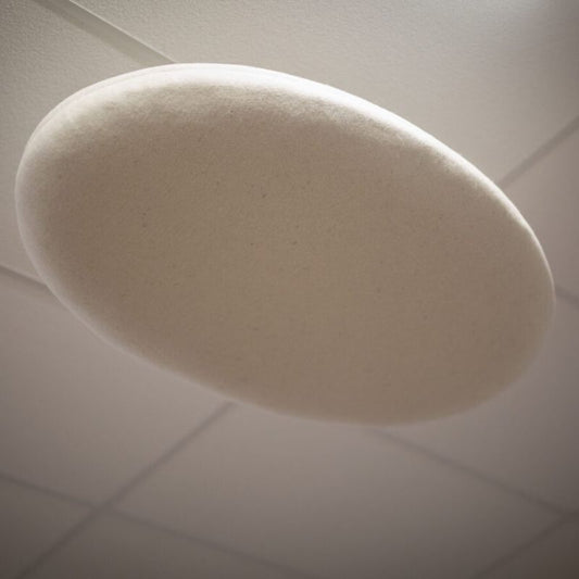 Radeau acoustique Ellipse suspendue de The Woolly Shepherd