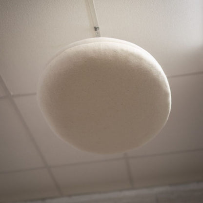 Radeau acoustique Ellipse suspendue de The Woolly Shepherd