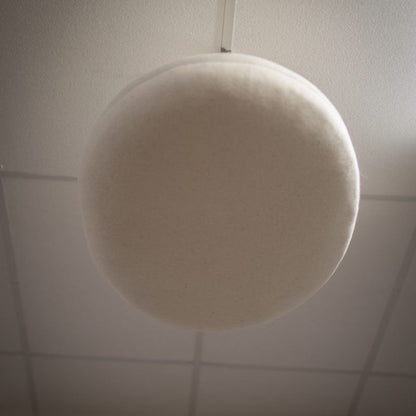 Radeau acoustique Ellipse suspendue de The Woolly Shepherd